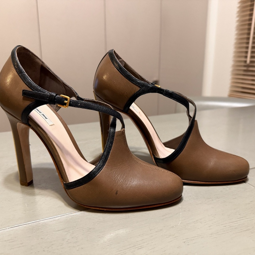 Miu Miu (37) Warm Taupe+Black Crossover heels